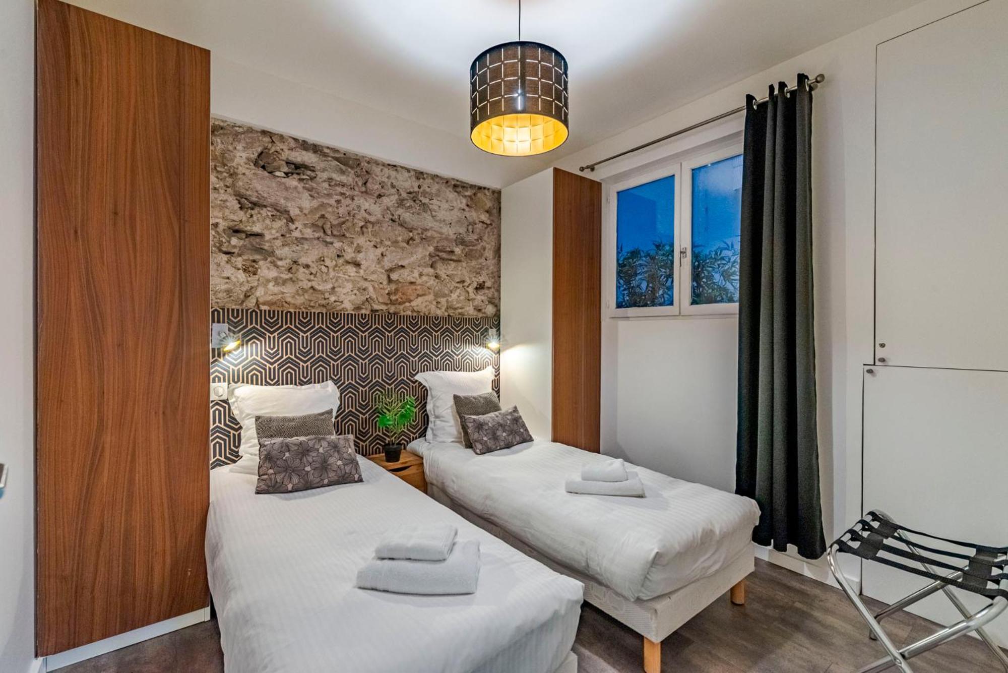 Luxury Family 2Br - Prime Location, Walk To Beach & Shopping, Sunny Balcony - Totolulu Cannes Hoche Esterno foto