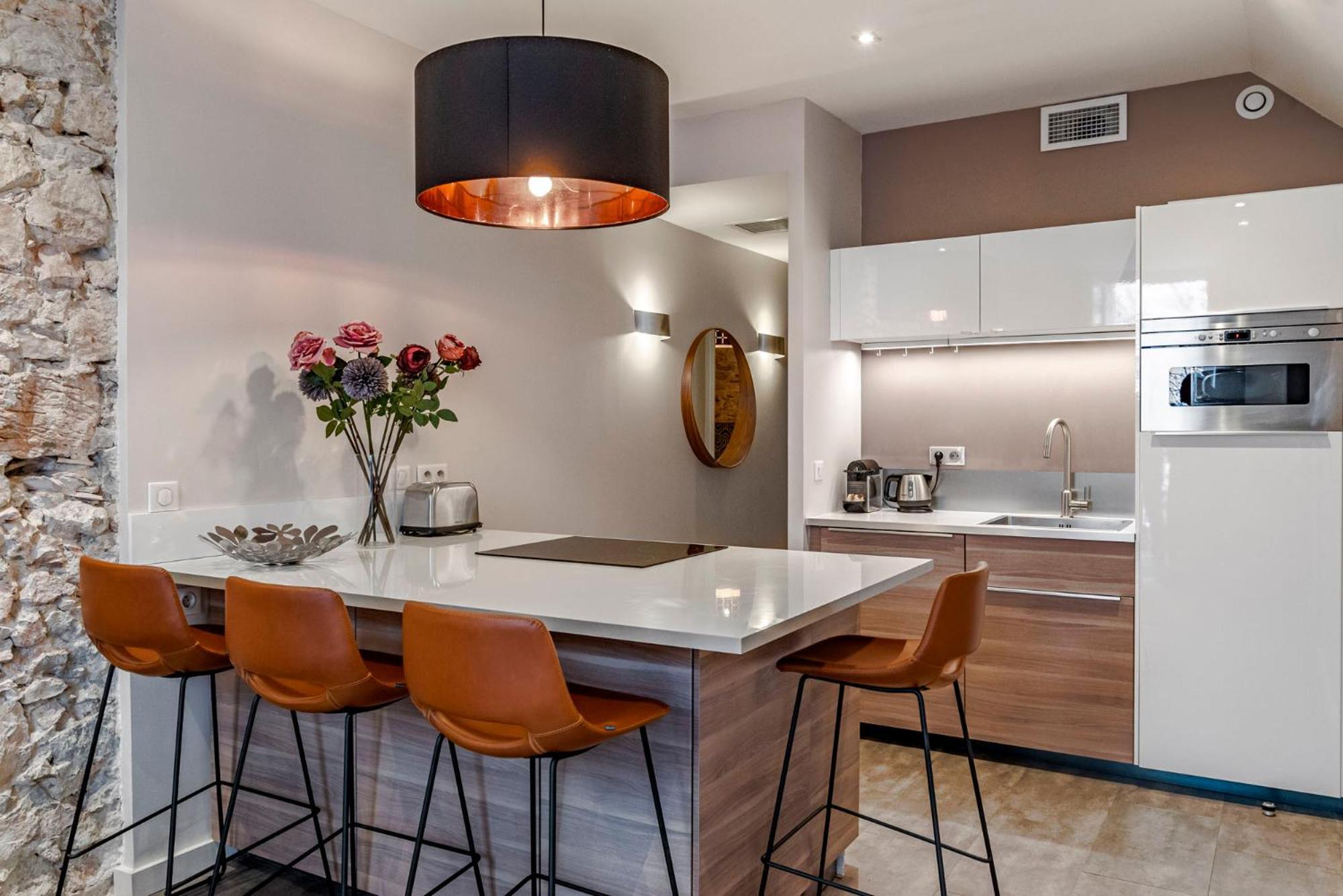 Luxury Family 2Br - Prime Location, Walk To Beach & Shopping, Sunny Balcony - Totolulu Cannes Hoche Esterno foto