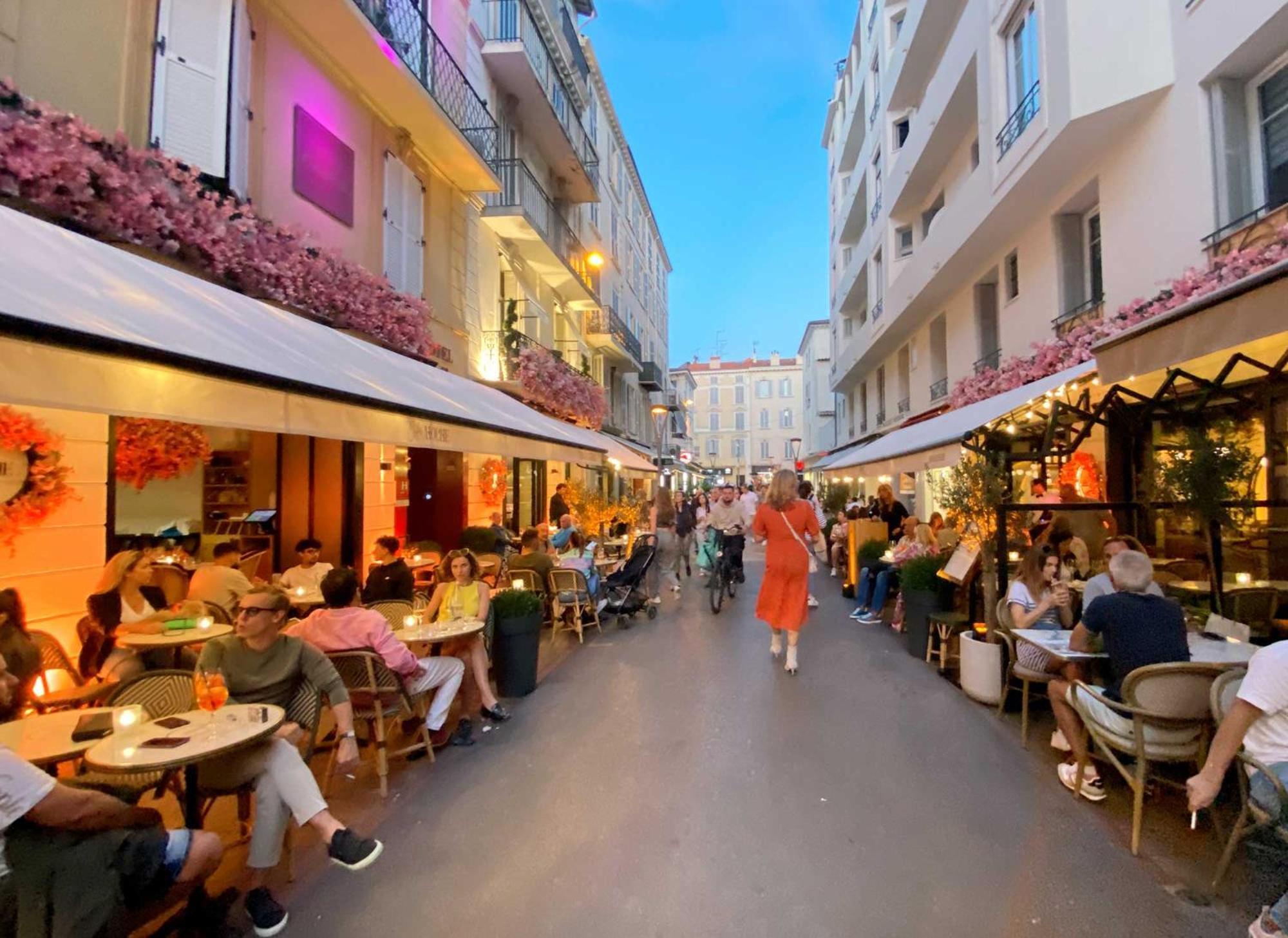 Luxury Family 2Br - Prime Location, Walk To Beach & Shopping, Sunny Balcony - Totolulu Cannes Hoche Esterno foto