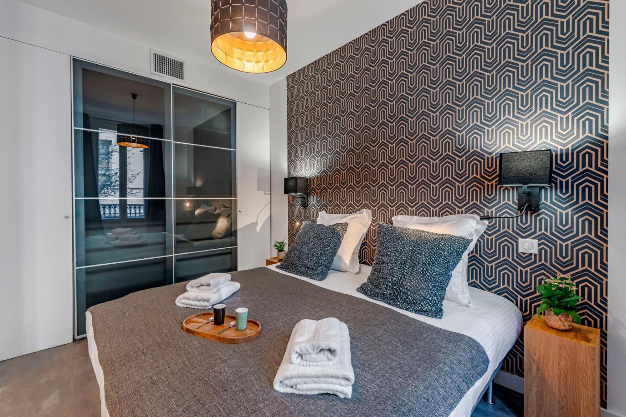 Luxury Family 2Br - Prime Location, Walk To Beach & Shopping, Sunny Balcony - Totolulu Cannes Hoche Esterno foto