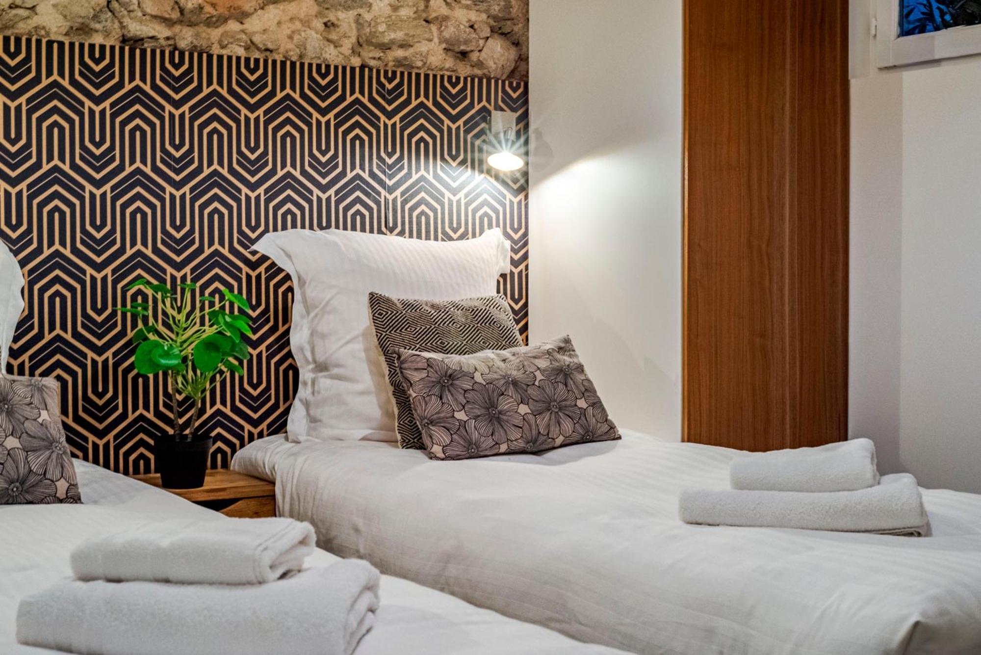 Luxury Family 2Br - Prime Location, Walk To Beach & Shopping, Sunny Balcony - Totolulu Cannes Hoche Esterno foto