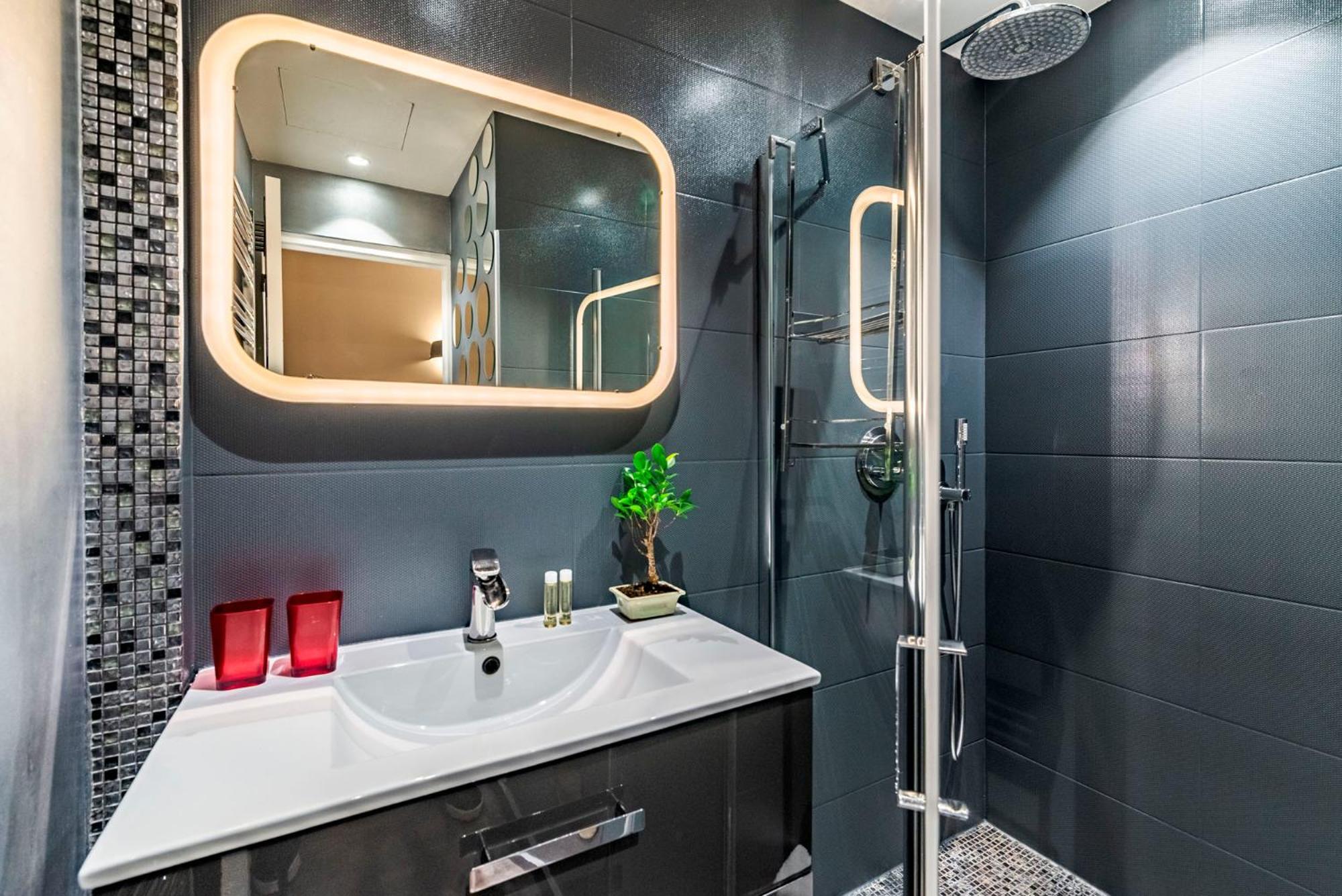 Luxury Family 2Br - Prime Location, Walk To Beach & Shopping, Sunny Balcony - Totolulu Cannes Hoche Esterno foto