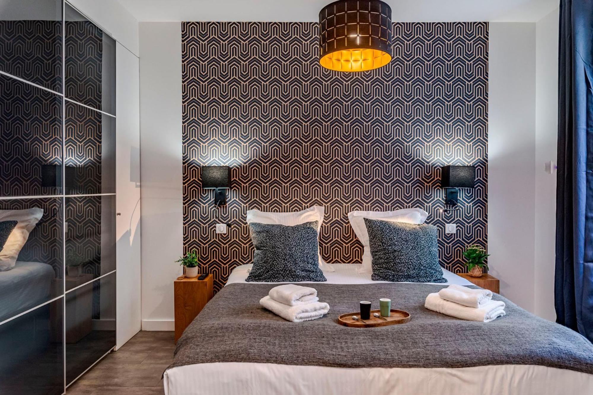 Luxury Family 2Br - Prime Location, Walk To Beach & Shopping, Sunny Balcony - Totolulu Cannes Hoche Esterno foto