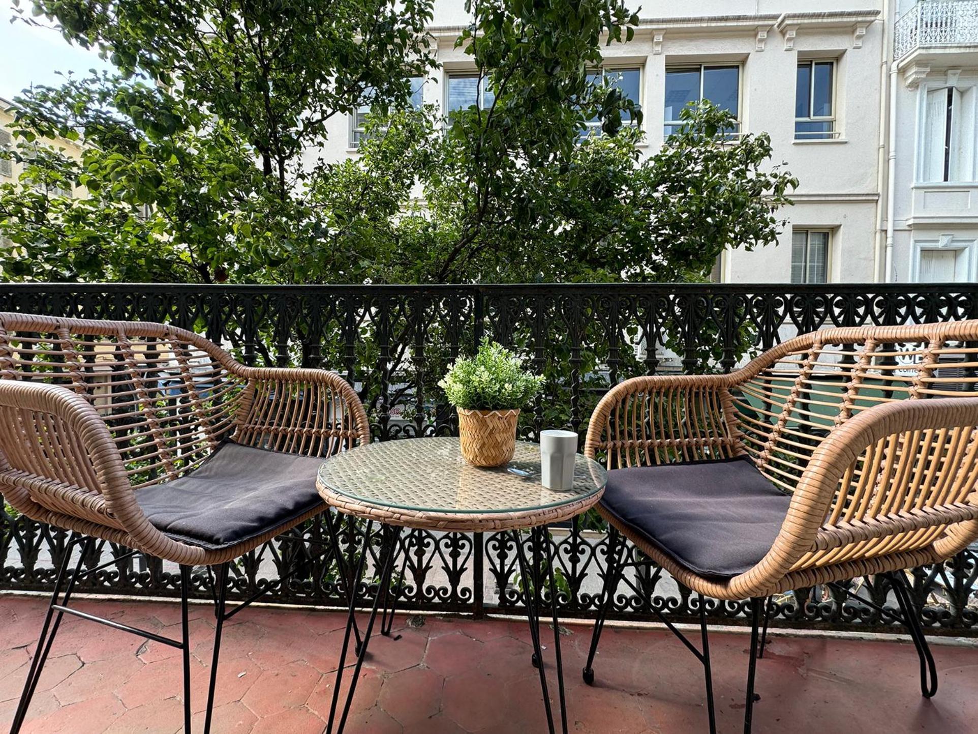 Luxury Family 2Br - Prime Location, Walk To Beach & Shopping, Sunny Balcony - Totolulu Cannes Hoche Esterno foto